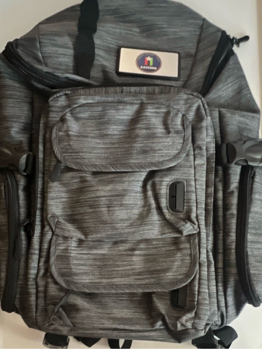 Gray Men’s Backpack – Everyday Travel Companion